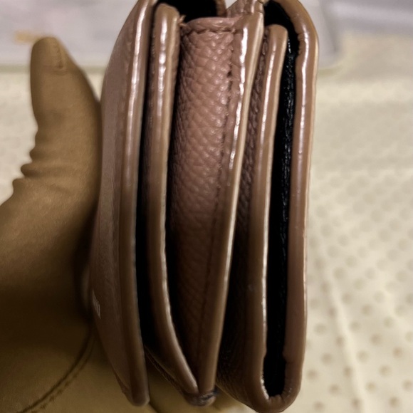 BALENCIAGA Compact leather wallet. - Picture 14 of 16